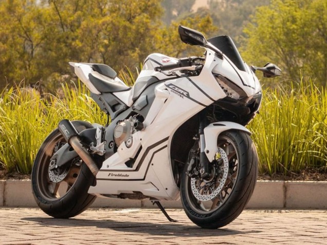 Honda CBR1000RR Motorrad Verkleidung 2017-2024 - Weiss mit Schwarz Streifen Fireblade